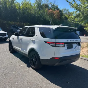More photos of 2017 Land Rover Discovery SE at Indy Auto Man - Indianapolis, IN