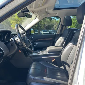 More photos of 2017 Land Rover Discovery SE at Indy Auto Man - Indianapolis, IN