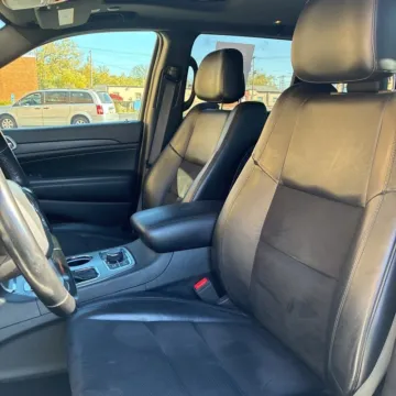 More photos of 2020 Jeep Grand Cherokee Laredo at Indy Auto Man - Indianapolis, IN