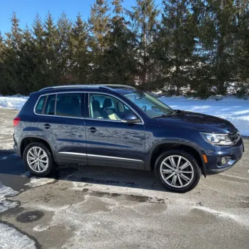 Another view of 2016 Volkswagen Tiguan SE for sale in Indianapolis, IN at Indy Auto Man - Indianapolis