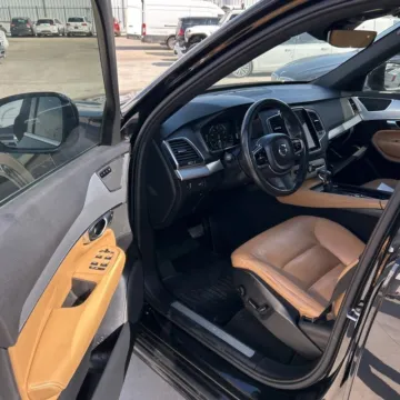 More photos of 2018 Volvo XC90 T5 Momentum at Indy Auto Man - Indianapolis, IN