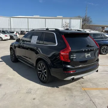 More photos of 2018 Volvo XC90 T5 Momentum at Indy Auto Man - Indianapolis, IN