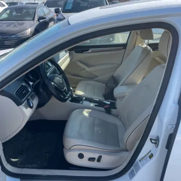 More photos of 2017 Volkswagen Passat 1.8T SE w/Technology at Indy Auto Man - Indianapolis, IN