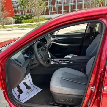 More photos of 2020 Hyundai Sonata SEL at Indy Auto Man - Indianapolis, IN