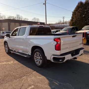 More photos of 2019 Chevrolet Silverado 1500 High Country at Indy Auto Man - Indianapolis, IN