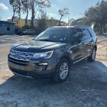 Photos of 2019 Ford Explorer XLT for sale in Indianapolis, IN at Indy Auto Man - Indianapolis