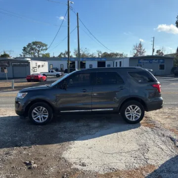 More photos of 2019 Ford Explorer XLT at Indy Auto Man - Indianapolis, IN