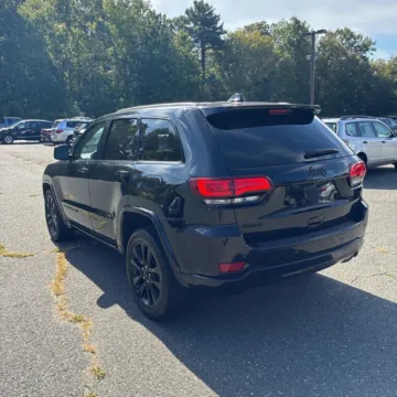 More photos of 2018 Jeep Grand Cherokee Altitude at Indy Auto Man - Indianapolis, IN