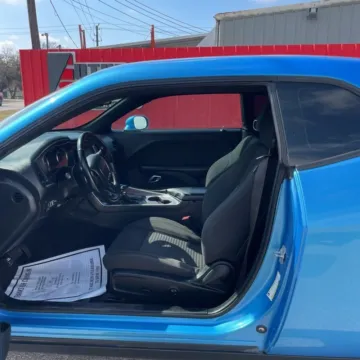 More photos of 2019 Dodge Challenger SXT at Indy Auto Man - Indianapolis, IN