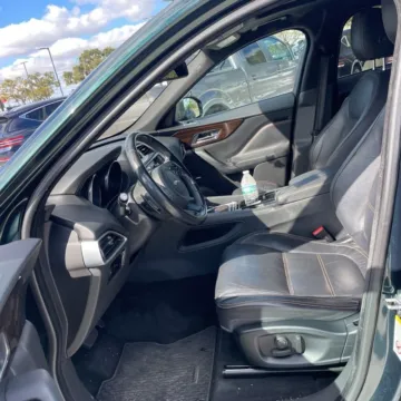 More photos of 2017 Jaguar F-PACE 35t Prestige at Indy Auto Man - Indianapolis, IN