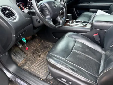 More photos of 2013 Nissan Pathfinder Platinum at Indy Auto Man - Indianapolis, IN