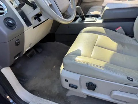 More photos of 2012 Ford Expedition XLT at Indy Auto Man - Indianapolis, IN