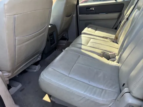 More photos of 2012 Ford Expedition XLT at Indy Auto Man - Indianapolis, IN