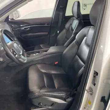 More photos of 2019 Volvo XC90 T5 Momentum at Indy Auto Man - Indianapolis, IN