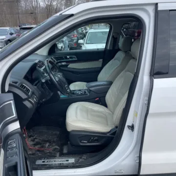 More photos of 2016 Ford Explorer Platinum at Indy Auto Man - Indianapolis, IN