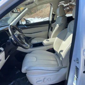 More photos of 2020 Hyundai Palisade Limited at Indy Auto Man - Indianapolis, IN