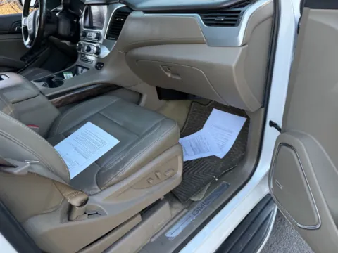 More photos of 2016 GMC Yukon XL SLT at Indy Auto Man - Indianapolis, IN