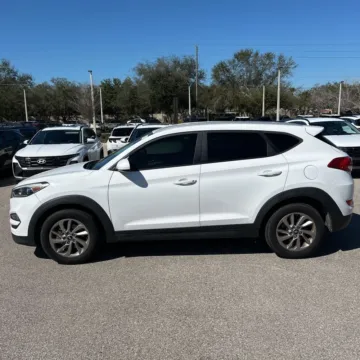 More photos of 2016 Hyundai Tucson SE at Indy Auto Man - Indianapolis, IN