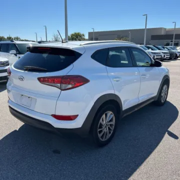 More photos of 2016 Hyundai Tucson SE at Indy Auto Man - Indianapolis, IN