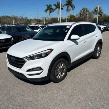 Photos of 2016 Hyundai Tucson SE for sale in Indianapolis, IN at Indy Auto Man - Indianapolis
