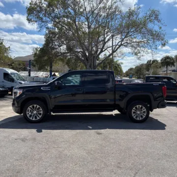 More photos of 2021 GMC Sierra 1500 AT4 at Indy Auto Man - Indianapolis, IN