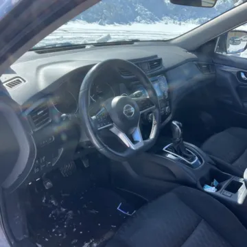 More photos of 2017 Nissan Rogue SV at Indy Auto Man - Indianapolis, IN