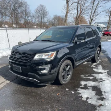 Photos of 2017 Ford Explorer XLT for sale in Indianapolis, IN at Indy Auto Man - Indianapolis