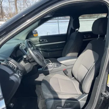 More photos of 2017 Ford Explorer XLT at Indy Auto Man - Indianapolis, IN