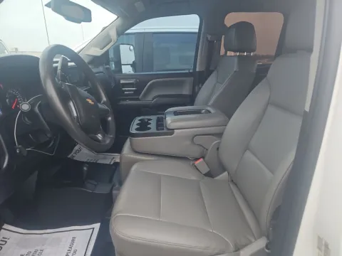 More photos of 2019 Chevrolet Silverado 2500HD Work Truck at Indy Auto Man - Indianapolis, IN