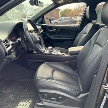 More photos of 2017 Audi Q7 2.0T Premium Plus quattro at Indy Auto Man - Indianapolis, IN