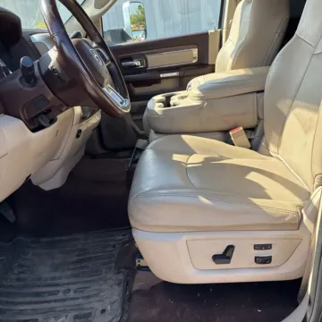 More photos of 2016 Ram 2500 Laramie at Indy Auto Man - Indianapolis, IN