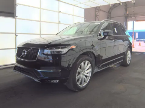 Photos of 2018 Volvo XC90 T5 Momentum for sale in Indianapolis, IN at Indy Auto Man - Indianapolis