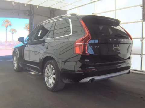 More photos of 2018 Volvo XC90 T5 Momentum at Indy Auto Man - Indianapolis, IN