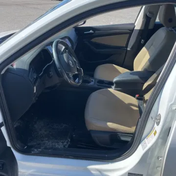 More photos of 2019 Volkswagen Jetta SEL at Indy Auto Man - Indianapolis, IN