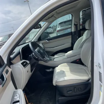 More photos of 2021 Hyundai Palisade Limited at Indy Auto Man - Indianapolis, IN