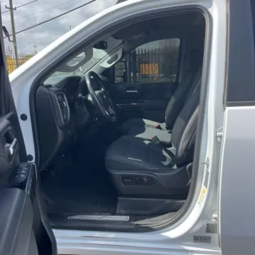 More photos of 2020 Chevrolet Silverado 2500HD LT at Indy Auto Man - Indianapolis, IN