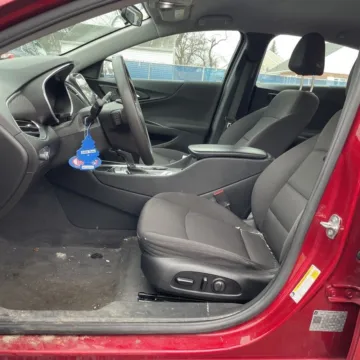 More photos of 2020 Chevrolet Malibu LT at Indy Auto Man - Indianapolis, IN