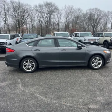 More photos of 2018 Ford Fusion SE at Indy Auto Man - Indianapolis, IN