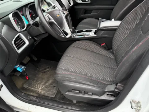 More photos of 2017 Chevrolet Equinox LT at Indy Auto Man - Indianapolis, IN