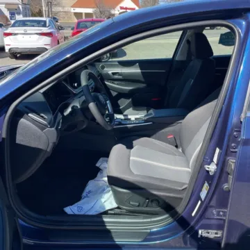 More photos of 2022 Hyundai Sonata SEL at Indy Auto Man - Indianapolis, IN