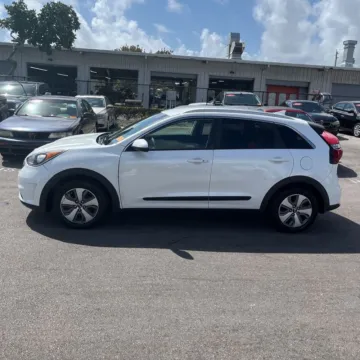 More photos of 2019 Kia Niro LX at Indy Auto Man - Indianapolis, IN