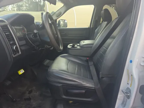 More photos of 2016 Ram 2500 Tradesman at Indy Auto Man - Indianapolis, IN