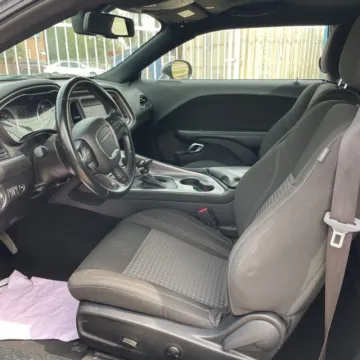 More photos of 2022 Dodge Challenger SXT at Indy Auto Man - Indianapolis, IN