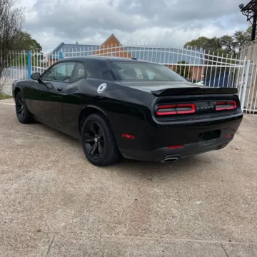 More photos of 2022 Dodge Challenger SXT at Indy Auto Man - Indianapolis, IN