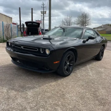 Photos of 2022 Dodge Challenger SXT for sale in Indianapolis, IN at Indy Auto Man - Indianapolis