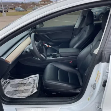 More photos of 2020 Tesla Model 3 Standard Range Plus at Indy Auto Man - Indianapolis, IN