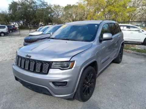 Photos of 2020 Jeep Grand Cherokee Altitude for sale in Indianapolis, IN at Indy Auto Man - Indianapolis