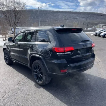 More photos of 2019 Jeep Grand Cherokee Altitude at Indy Auto Man - Indianapolis, IN