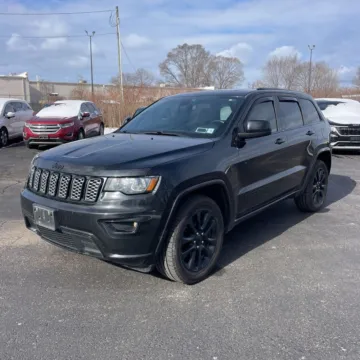 Photos of 2019 Jeep Grand Cherokee Altitude for sale in Indianapolis, IN at Indy Auto Man - Indianapolis
