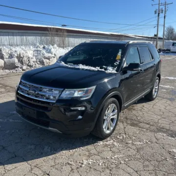 Photos of 2018 Ford Explorer XLT for sale in Indianapolis, IN at Indy Auto Man - Indianapolis